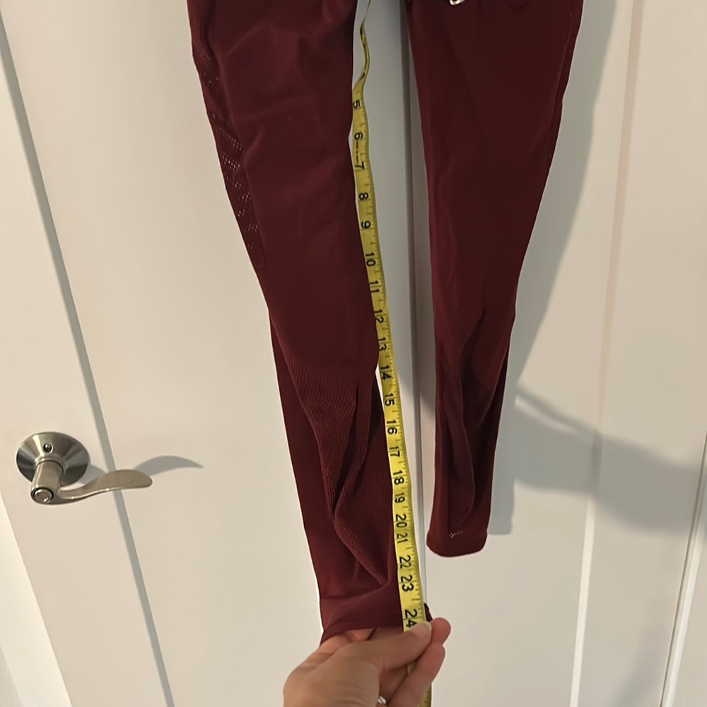 Beautiful lululemon leggings in wine color